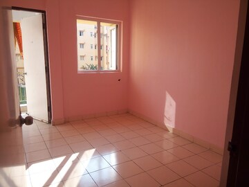 Room in 2 BHK Apartment at Shrachi Greenwood Elements, Rajarhat New Town – for Sale