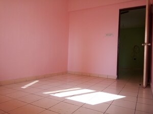 Room in 2 BHK Apartment at Shrachi Greenwood Elements, Rajarhat New Town – for Sale