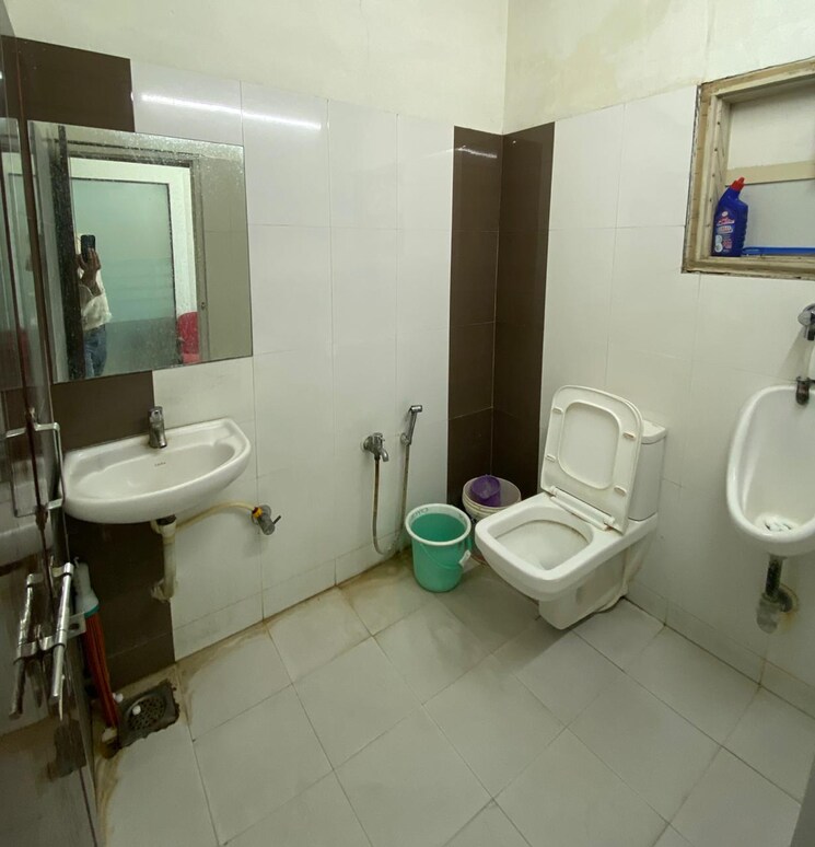 Bathroom, sola Commercial Office Space 1441 Sq.Ft. In Sola Ahmedabad 8968346