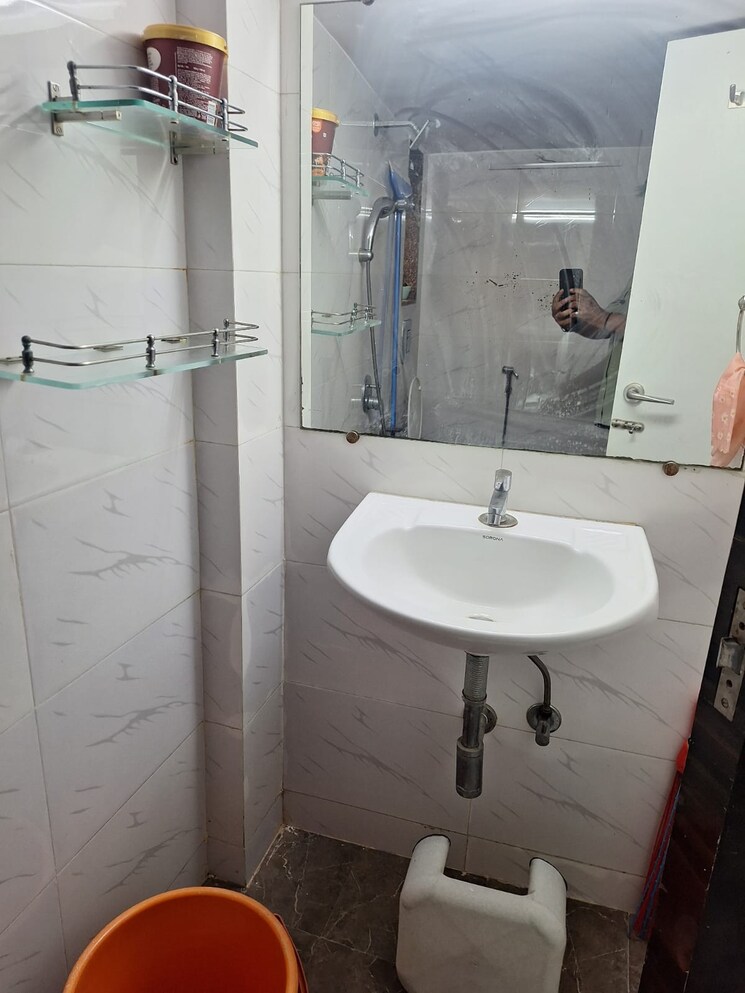 Bathroom, andheri east Pg For Girls In Andheri East 8968378