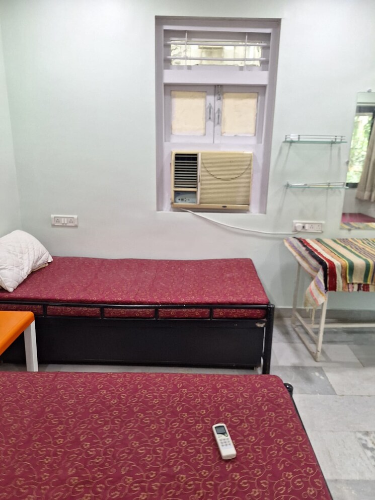 Bedroom, andheri east Pg For Girls In Andheri East 8968378
