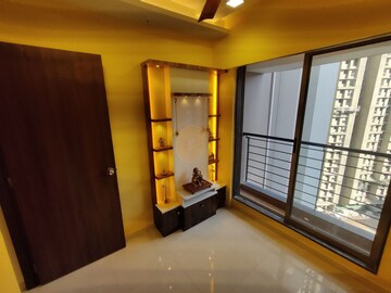 Room in 3 BHK Apartment at Rustomjee Urbania, Thane West – for Rent