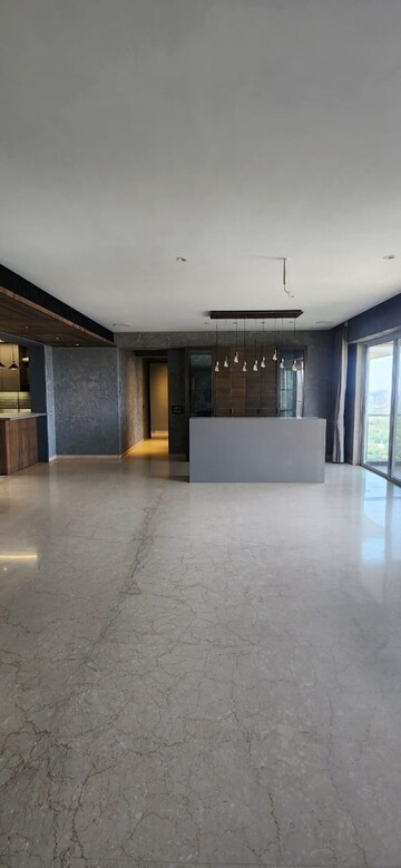 Room in 5 BHK Apartment at Supreme Epitome, Chembur – for Rent