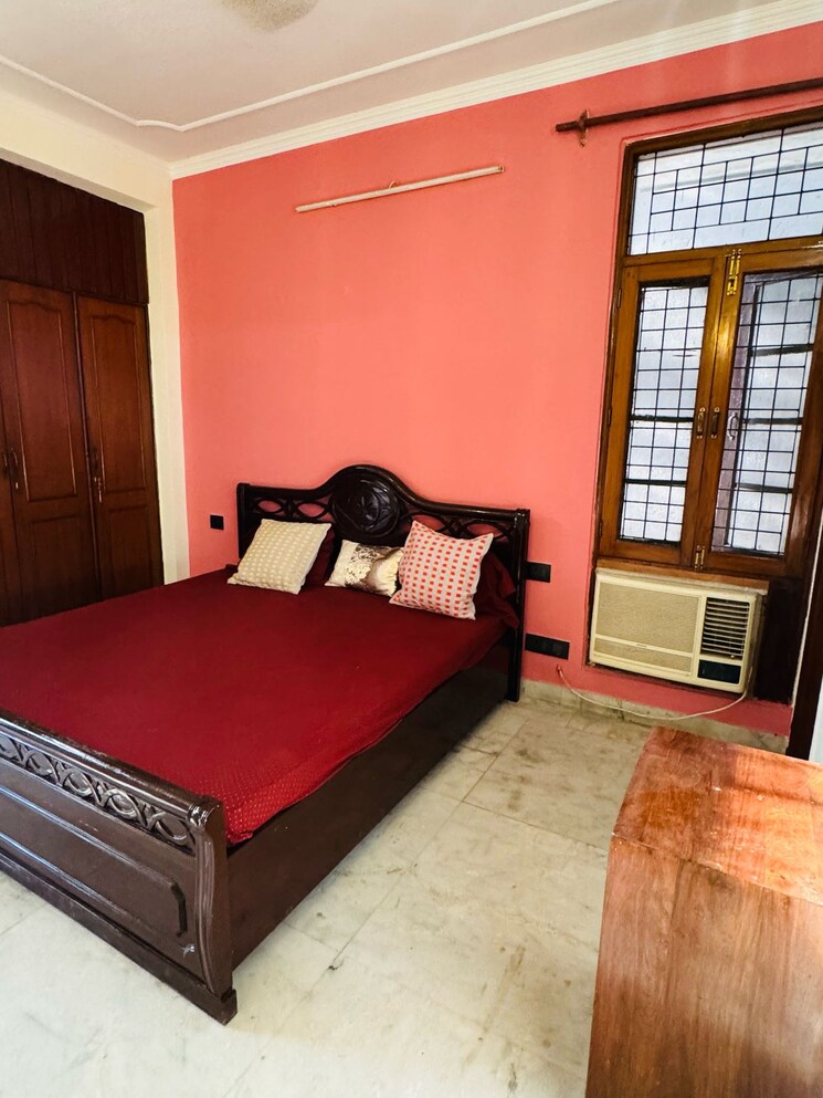 Bedroom, dlf phase ii 3 Bedroom 215 Sq.Yd. Builder Floor In Dlf Phase ii Gurgaon 8968254