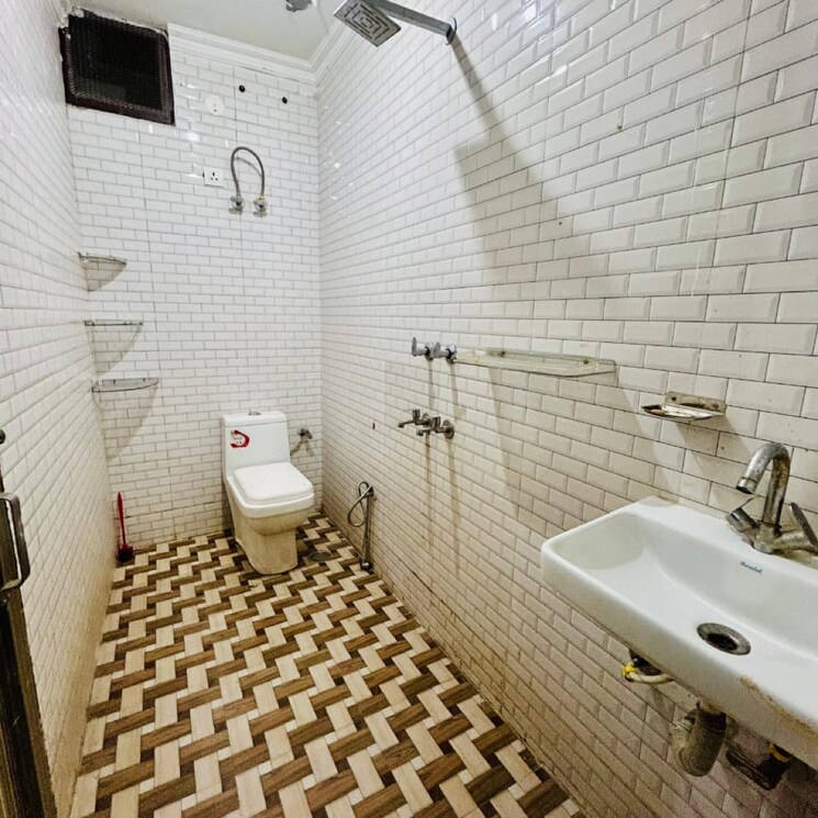 Bathroom, risland-sky-mansion 1 Bedroom 500 Sq.Ft. Builder Floor In Chattarpur Delhi 8968456