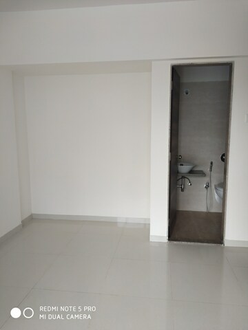 Room in 1 BHK Apartment at Metropolis Aquaris Phase 1, Kasarvadavali – for Rent