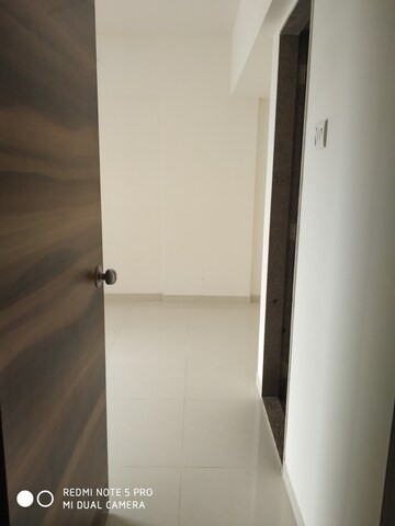 Furnished Amenities in 1 BHK Apartment at Metropolis Aquaris Phase 1, Kasarvadavali – for Rent