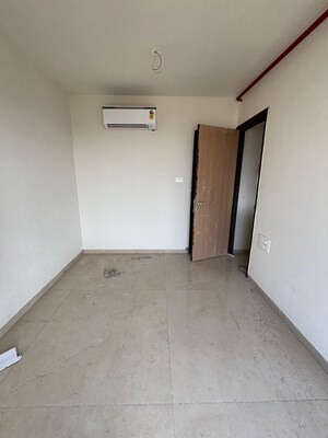 Room in 1 BHK Apartment at Lashkaria Pearl, Jogeshwari West – for Sale