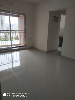 Room in 1 BHK Apartment at Metropolis Aquaris Phase 1, Kasarvadavali – for Sale