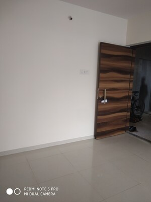 Room in 1 BHK Apartment at Metropolis Aquaris Phase 1, Kasarvadavali – for Sale