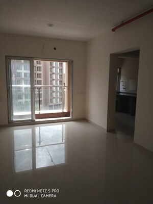 Room in 1 BHK Apartment at Metropolis Aquaris Phase 1, Kasarvadavali – for Sale