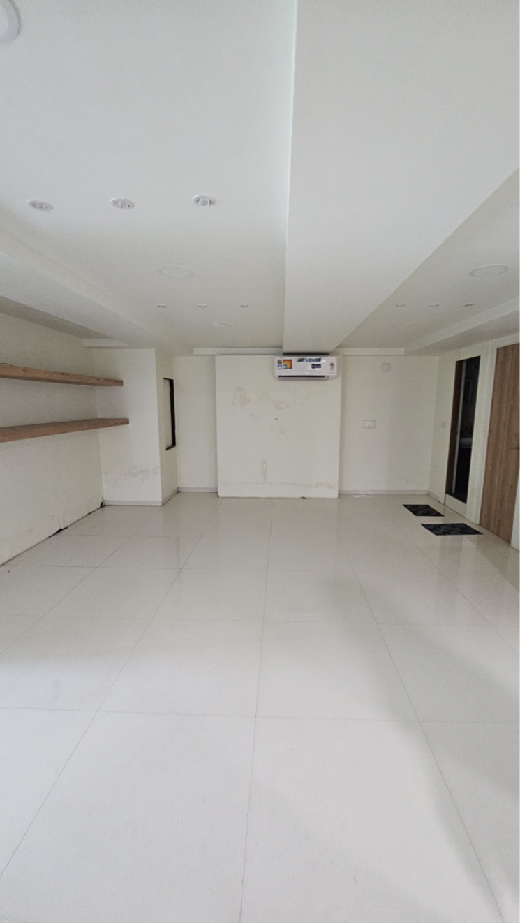 Room, thaltej Commercial Office Space 3000 Sq.Ft. In Thaltej Ahmedabad 8968563