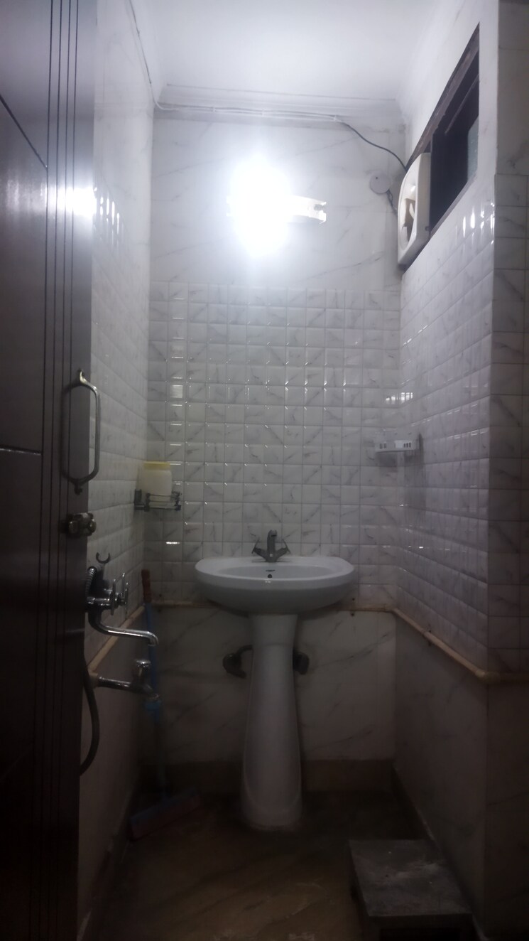 Bathroom, govindpuri 2 Bedroom 600 Sq.Ft. Builder Floor In Govindpuri Delhi 8968614