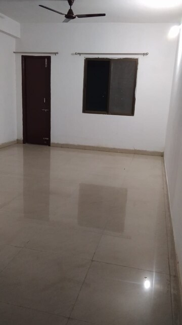 Room in 2 BHK Apartment at Morabadi – for Rent