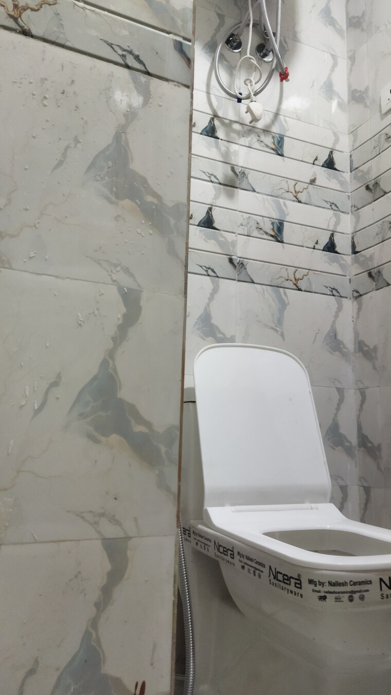 Bathroom, govindpuri 3 Bedroom 900 Sq.Ft. Builder Floor In Govindpuri Delhi 8968651