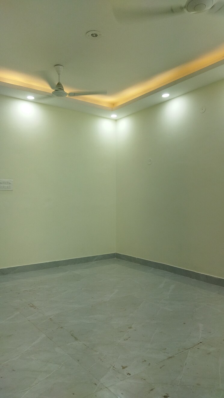 Room, govindpuri 3 Bedroom 900 Sq.Ft. Builder Floor In Govindpuri Delhi 8968651