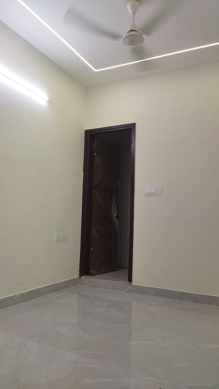Room, govindpuri 3 Bedroom 900 Sq.Ft. Builder Floor In Govindpuri Delhi 8968651