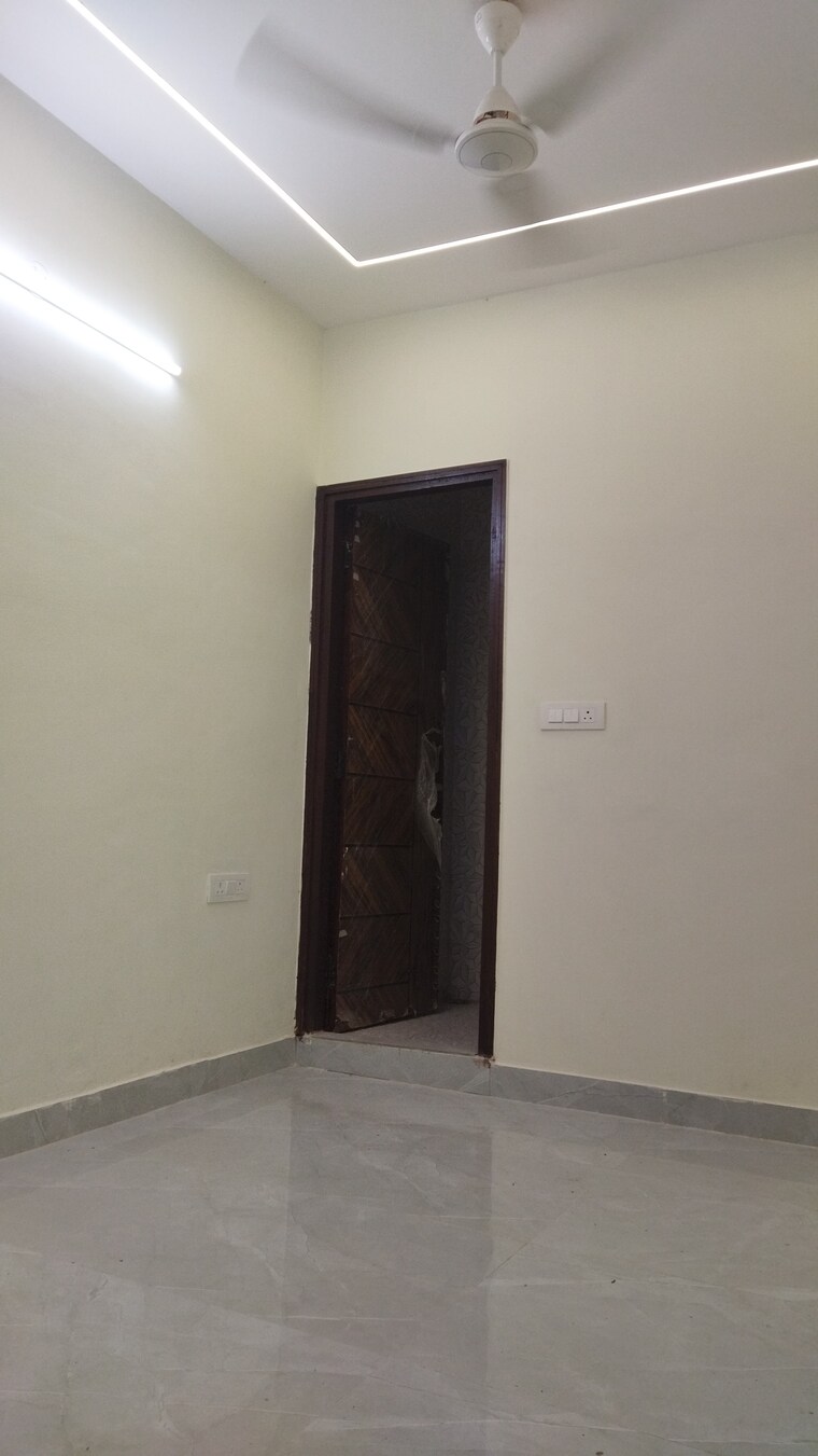 Room, govindpuri 3 Bedroom 900 Sq.Ft. Builder Floor In Govindpuri Delhi 8968651