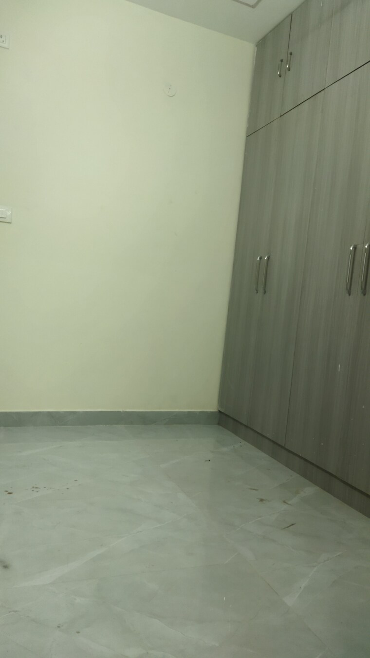 Room, govindpuri 3 Bedroom 900 Sq.Ft. Builder Floor In Govindpuri Delhi 8968651