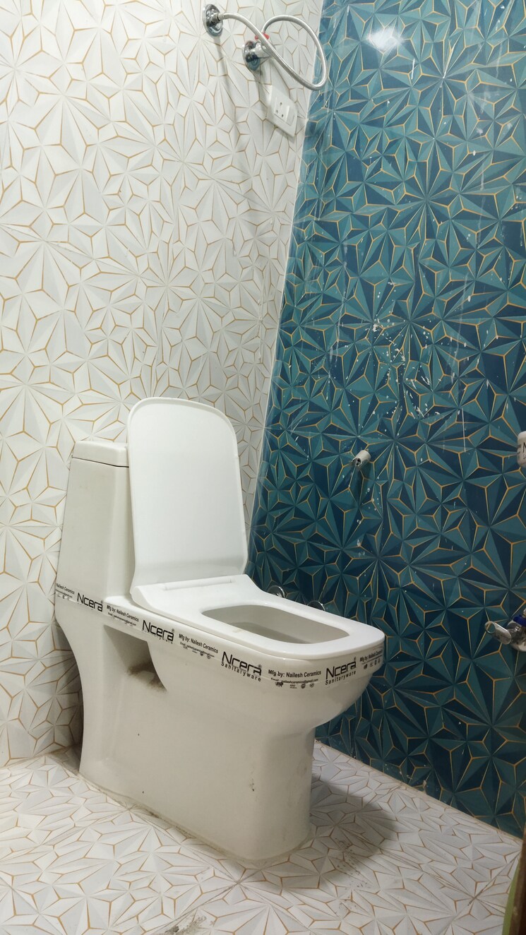 Bathroom, govindpuri 3 Bedroom 900 Sq.Ft. Builder Floor In Govindpuri Delhi 8968651