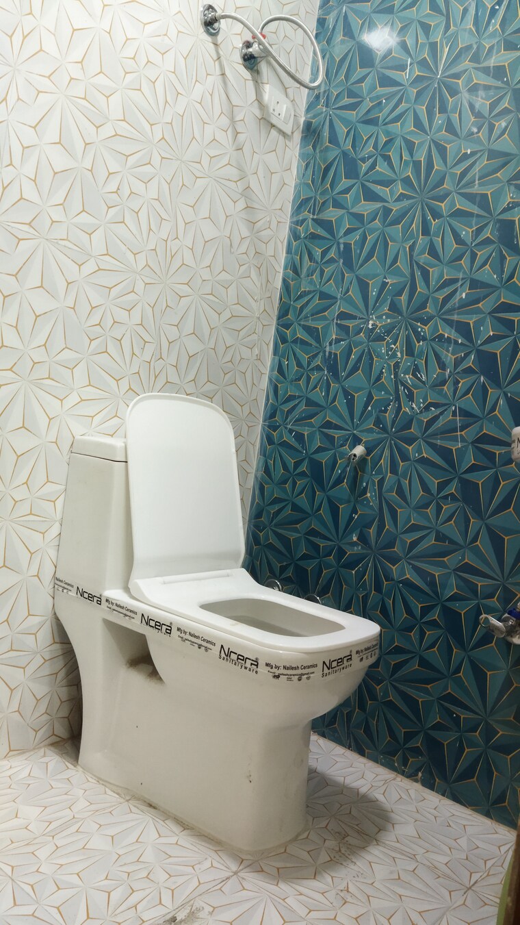 Bathroom, govindpuri 3 Bedroom 900 Sq.Ft. Builder Floor In Govindpuri Delhi 8968651