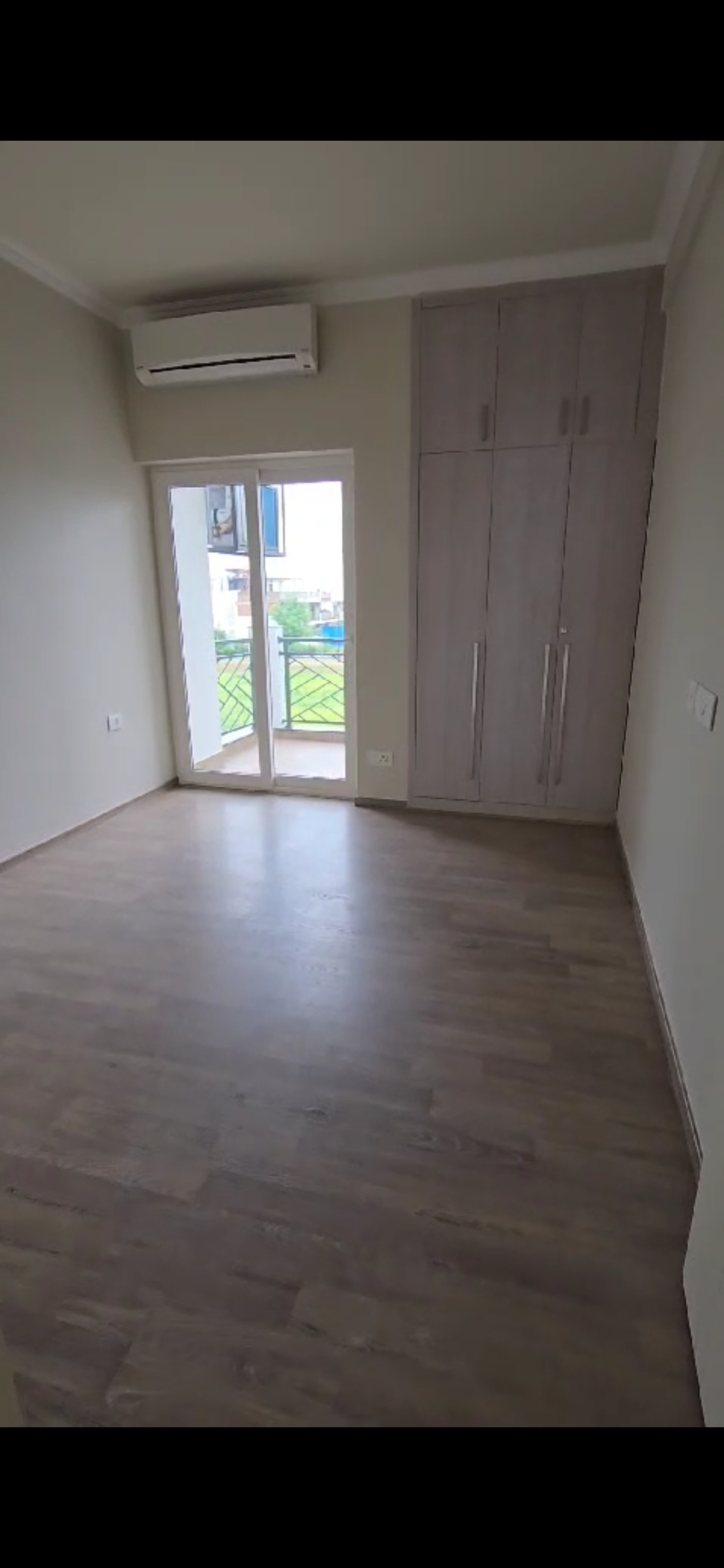 2.5 BHK + Study Room 1255 Sq.Ft. Builder Floor in Central Park Cerise Suites