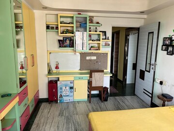 Bedroom in 3 BHK Apartment at Thane West – for Rent