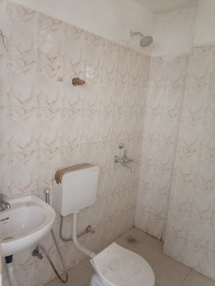 Bathroom, sarvome-shree-homes 3 Bedroom 645 Sq.Ft. Apartment In Sector 45 Faridabad 8968848