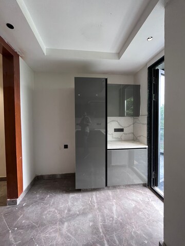 Building Lobby in 4 BHK Builder Floor at Dlf Phase I – for Rent