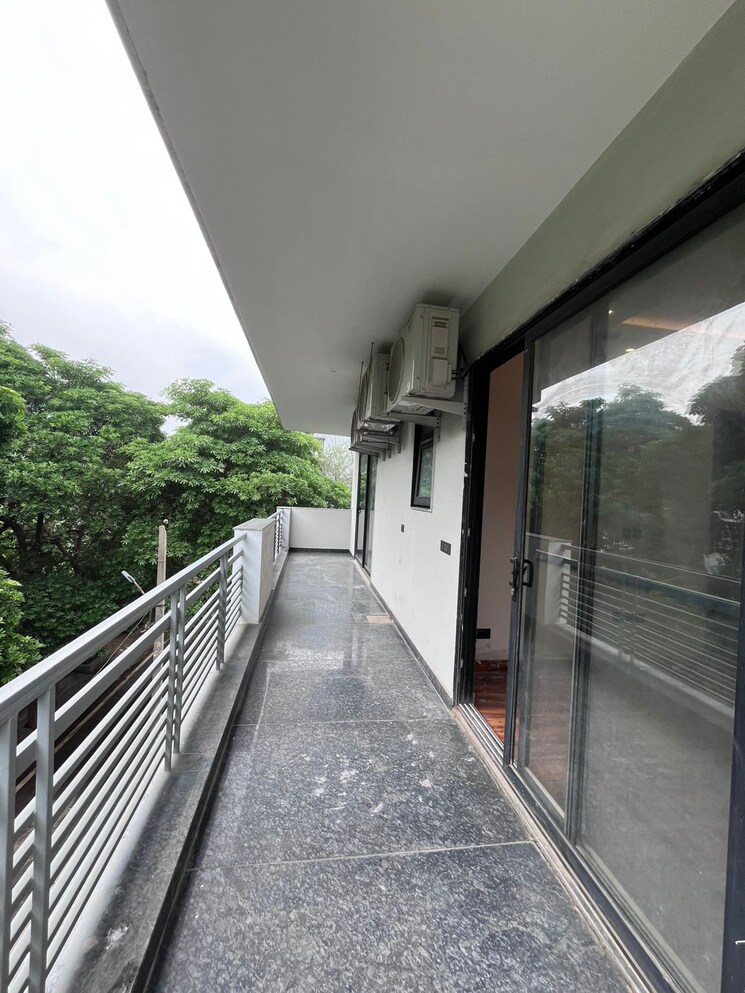 Balcony, dlf phase i 4 Bedroom 400 Sq.Yd. Builder Floor In Dlf Phase I Gurgaon 8968672
