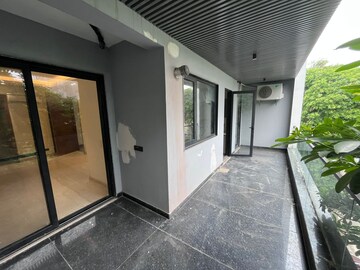 Building Lobby in 4 BHK Builder Floor at Dlf Phase I – for Rent