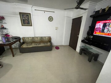 Team Area in 1 BHK Apartment at Pioneer Park, Kolshet Road – for Rent