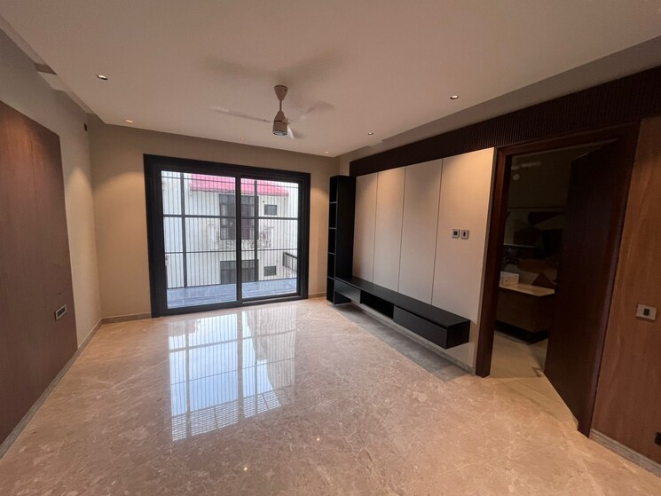 Room, sushant lok i 4 Bedroom 300 Sq.Yd. Builder Floor In Sushant Lok I Gurgaon 8968706