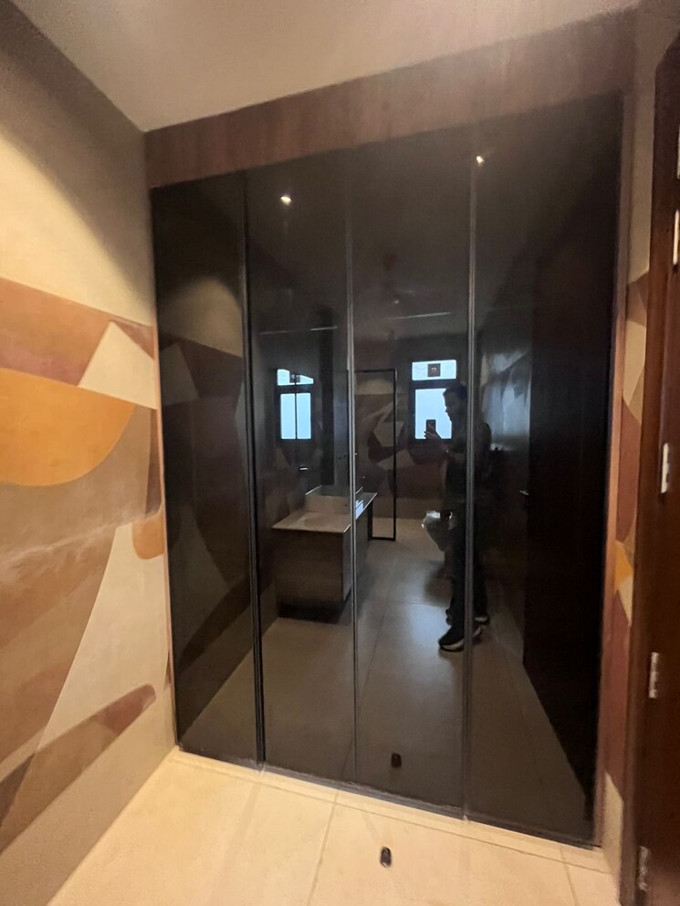 Attached Bathroom, sushant lok i 4 Bedroom 300 Sq.Yd. Builder Floor In Sushant Lok I Gurgaon 8968706