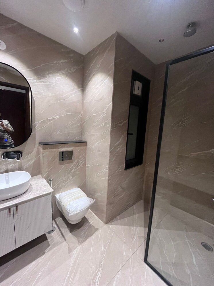 Attached Bathroom, sushant lok i 4 Bedroom 300 Sq.Yd. Builder Floor In Sushant Lok I Gurgaon 8968706