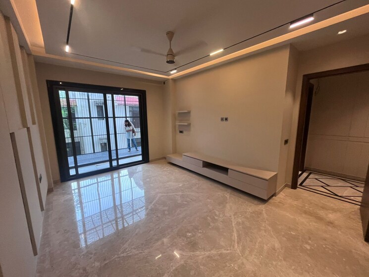 Room, sushant lok i 4 Bedroom 300 Sq.Yd. Builder Floor In Sushant Lok I Gurgaon 8968706