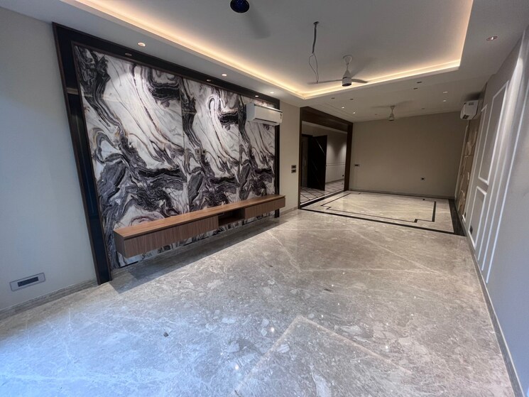 Room, sushant lok i 4 Bedroom 300 Sq.Yd. Builder Floor In Sushant Lok I Gurgaon 8968706