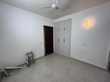 Room in 3 BHK Apartment at Smart World Orchard, Sector 61 – for Rent