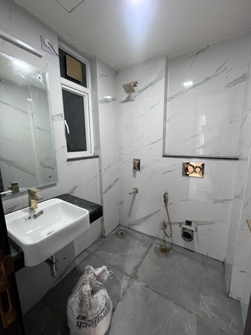 Team Area in 3 BHK Apartment at Smart World Orchard, Sector 61 – for Rent