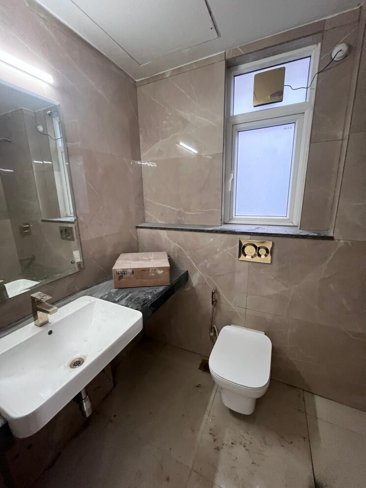 Bathroom, smart-world-orchard 3 Bedroom 1595 Sq.Ft. Apartment In Sector 61 Gurgaon 8968765