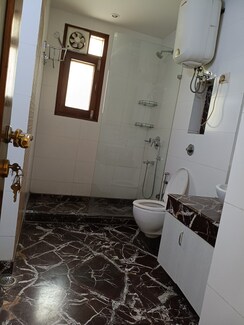 4 BHK + Pooja Room,Servant Room,Study Room,Extra Room Builder Floor For Sale in New Friends Colony