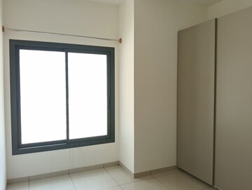 Room in 2 BHK Apartment at Prestige Finsbury Park Hyde, Bagaluru – for Rent