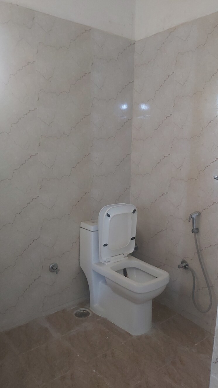 Bathroom, mayur vihar phase 1 extension 3.5 Bedroom 1250 Sq.Ft. Apartment In Mayur Vihar Phase 1 Extension Delhi 8968790