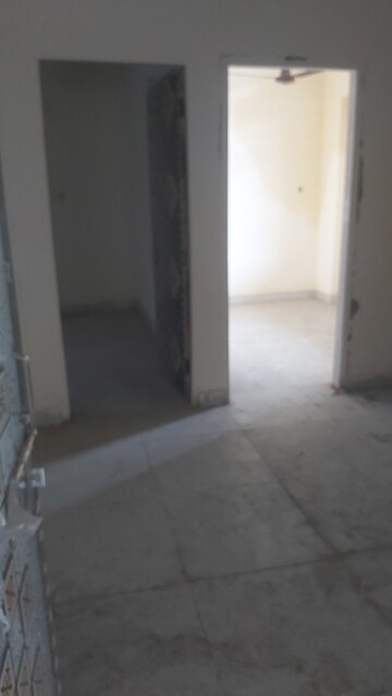Furnished Amenities in 2.5 BHK Builder Floor at Mayur Vihar – for Rent