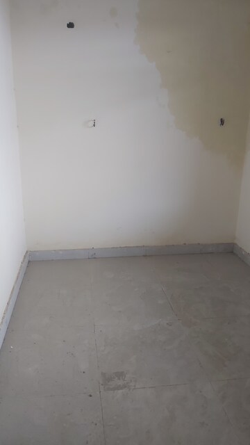 Room in 2.5 BHK Builder Floor at Mayur Vihar – for Rent