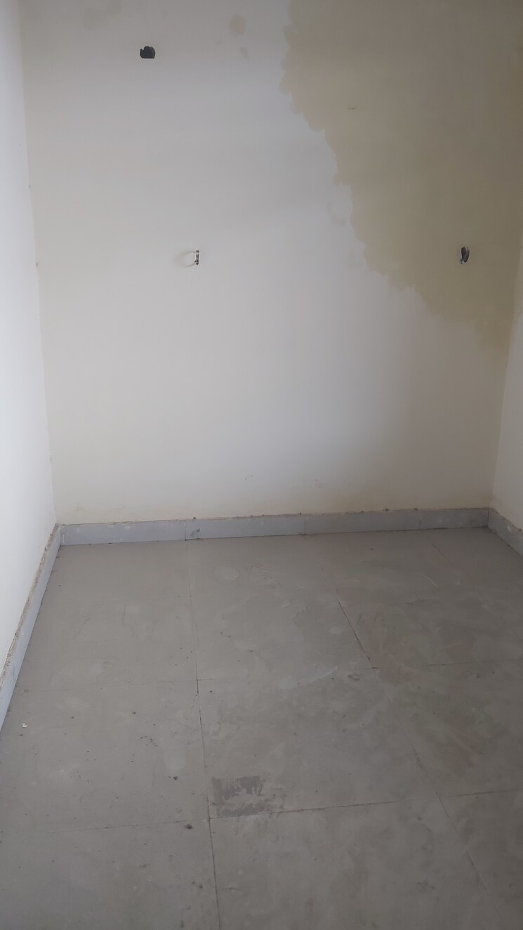 Room, mayur vihar 2.5 Bedroom 550 Sq.Ft. Builder Floor In Mayur Vihar Delhi 8968817