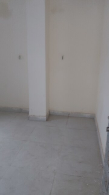 Furnished Amenities in 2.5 BHK Builder Floor at Mayur Vihar – for Rent