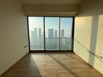 Room in 4 BHK Apartment at Rustomjee Crown Phase 2, Prabhadevi – for Rent
