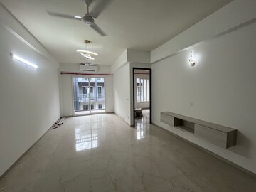 Room in 3 BHK Apartment at Smart World Orchard, Sector 61 – for Rent