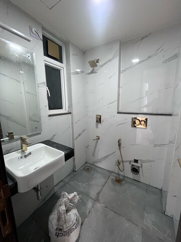 Team Area in 3 BHK Apartment at Smart World Orchard, Sector 61 – for Rent